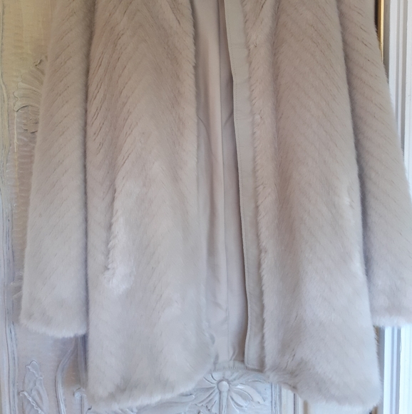 GUESS faux fur coat - Picture 2 of 7